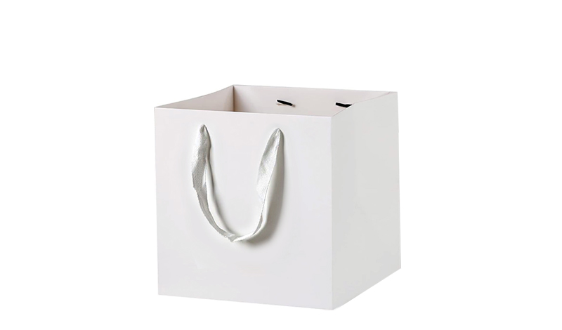ΤΣΑΝΤΑ ΛΕΥΚΗ ΚΥΒΟΣ ΜΕ ΙΜΑΝΤΑ 25cm 0402183