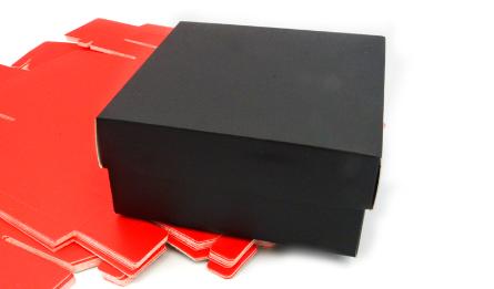 ΧΑΡΤΙΝΟ ΚΟΥΤΙ ME KAΠΑΚΙ 30cm x 23cm x 9cm 0402237