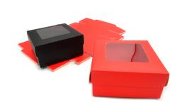 ΧΑΡΤΙΝΟ ΚΟΥΤΙ ME KAΠΑΚΙ ΠΑΡΑΘΥΡΟ ΖΕΛΑΤΙΝΑ 13cm x 13cm x 6cm 0402240