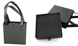 ΚΟΥΤΙ ΤΣΑΝΤΑΚΙ ΚΟΣΜΗΜΑΤΩΝ ΣΥΡΤΑΡΩΤΟ ΜΕ ΧΕΡΟΥΛΙΑ 9cm x 9cm x 3cm 0402292