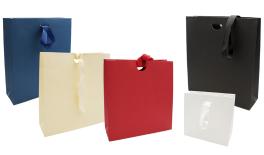 ΤΣΑΝΤΑ ΧΑΡΤΙΝΗ ΜΕ ΥΦΗ ΔΕΡΜΑΤΙΝΗ ΚΑΙ ΚΟΡΔΕΛΑ 22cm x 25cm x 7cm 0402295